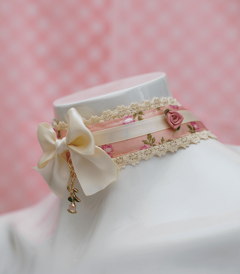 Vintage Flora Collar