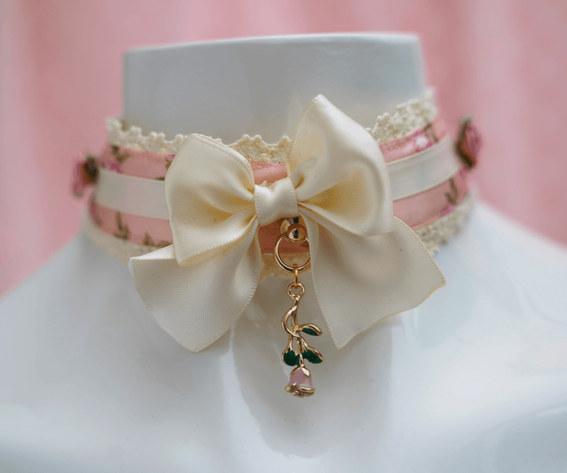 Vintage Flora Collar